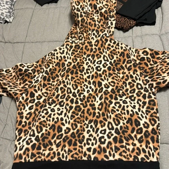 Leopard fill zip with Sherpa hood - Picture 4 of 4